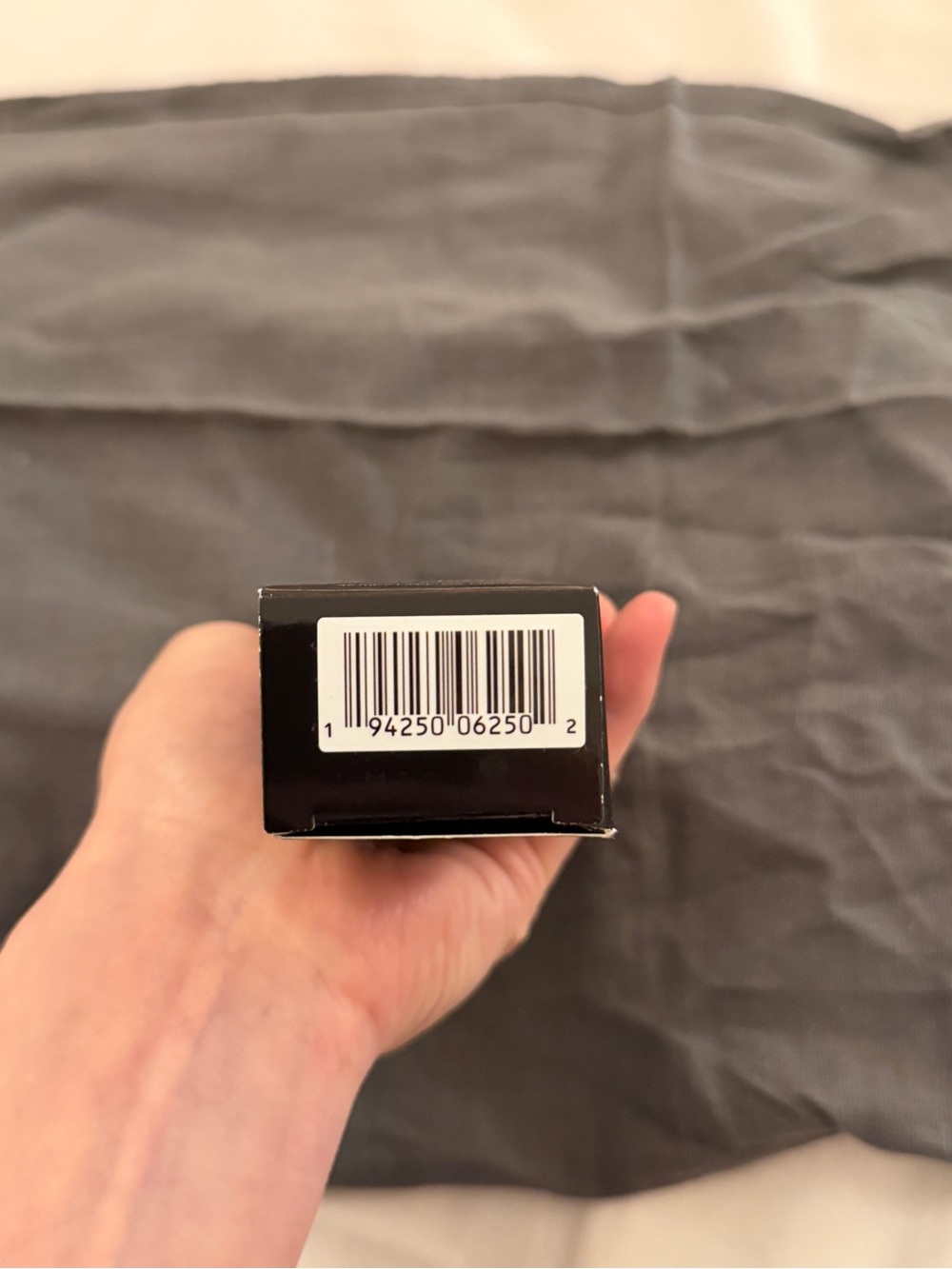 Laura Mercier Tinted Moisturizer- Natural Dewy - Color: 0N Silk - Neutral - NIB - Picture 4 of 8